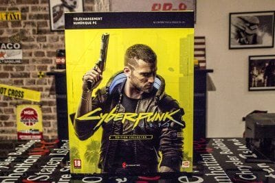 UNBOXING de Cyberpunk 2077 : nos photos maison de l'édition collector