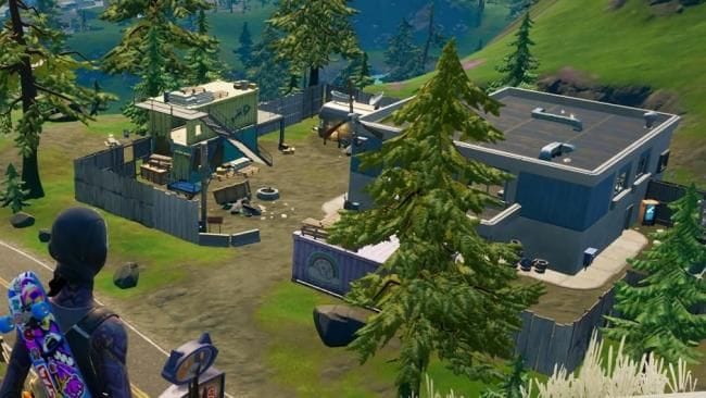 Visiter Misty Meadows, Catty Corner et le Camp de la morue en une seule partie, défi saison 7 - Fortnite - GAMEWAVE