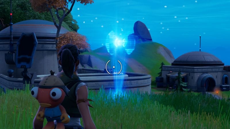 Etablir une liaison avec l'appareil près de Sleepy Sound ou Camp Cuddle dans Fortnite, défi saison 2 chapitre 3