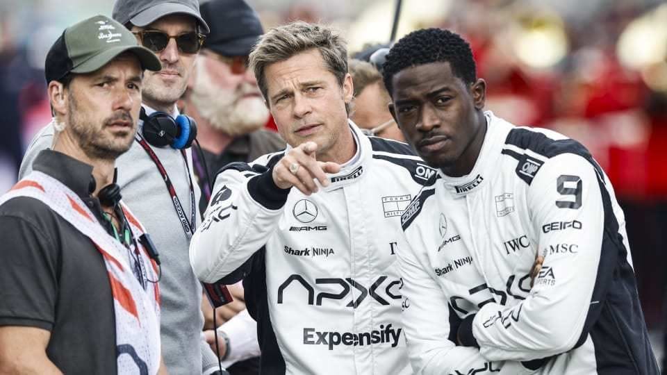 C'est en fait Brad Pitt qui conduit dans la bande-annonce du film F1.